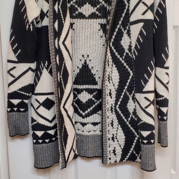 EUC Maurices Open Front Cardigan - Picture 2 of 6